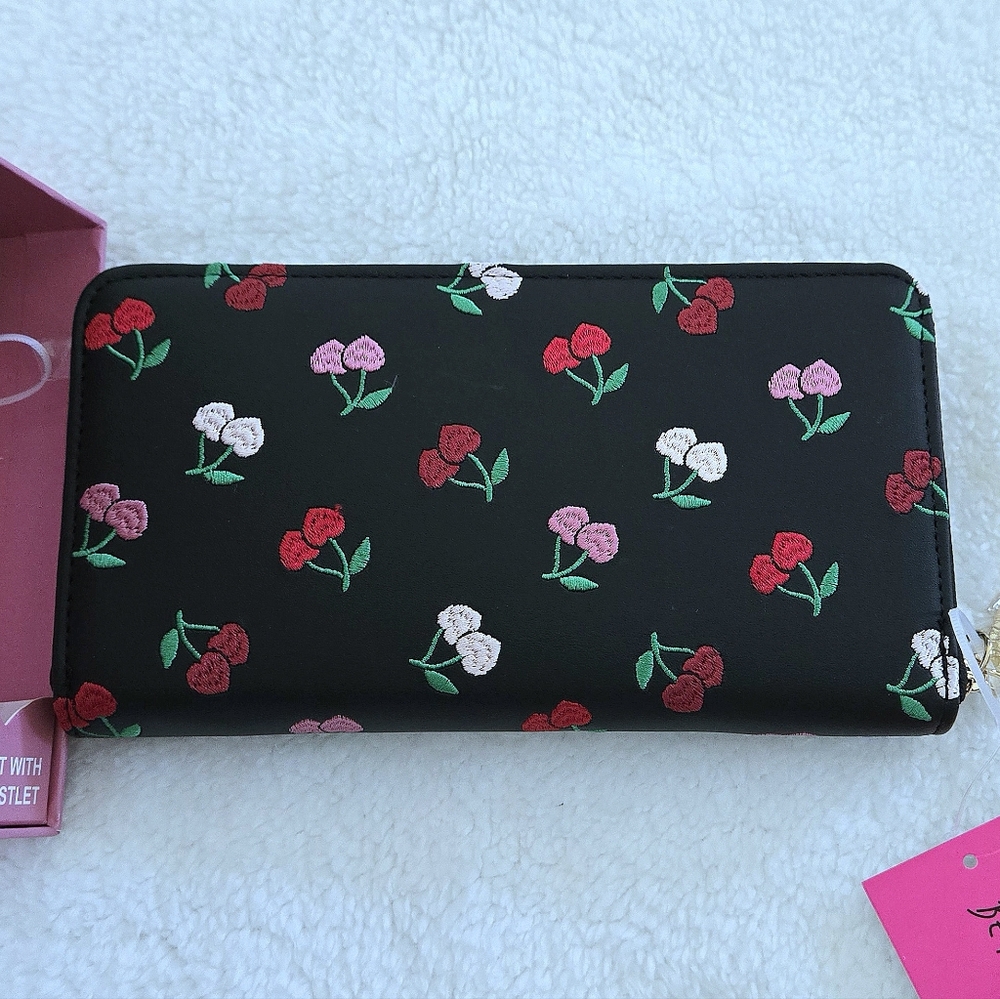Betsey Johnson Embroidered🪡 Cherries🍒 Zip Around Wristlet - NIB - Picture 8 of 16